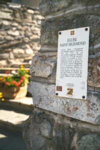 Vue sur l'église à Champagny depuis la Miellerie | Les Coeurs de Marie
